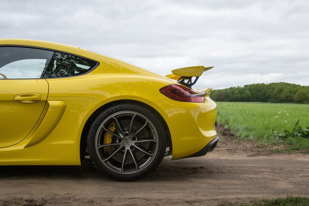 pe-vierenzestig-cayman-gt4-300dpi-8603