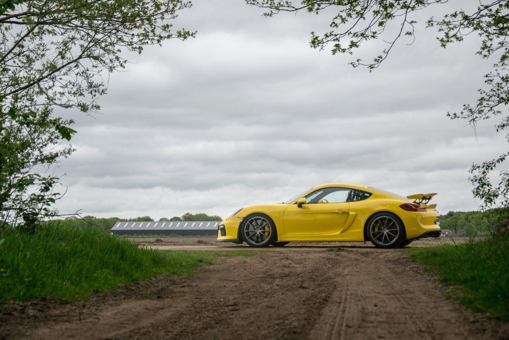 pe-vierenzestig-cayman-gt4-300dpi-8604