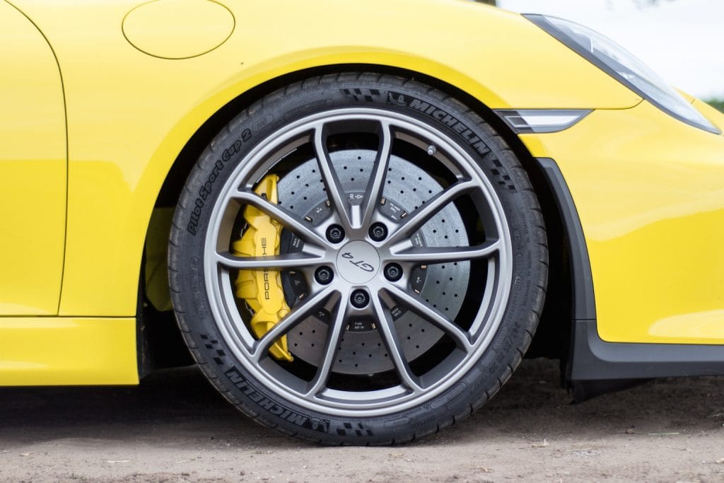pe-vierenzestig-cayman-gt4-300dpi-8661