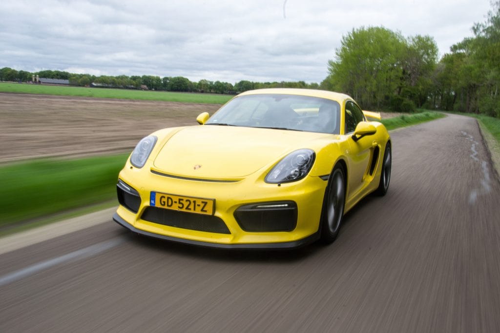 pe-vierenzestig-cayman-gt4-300dpi-8751