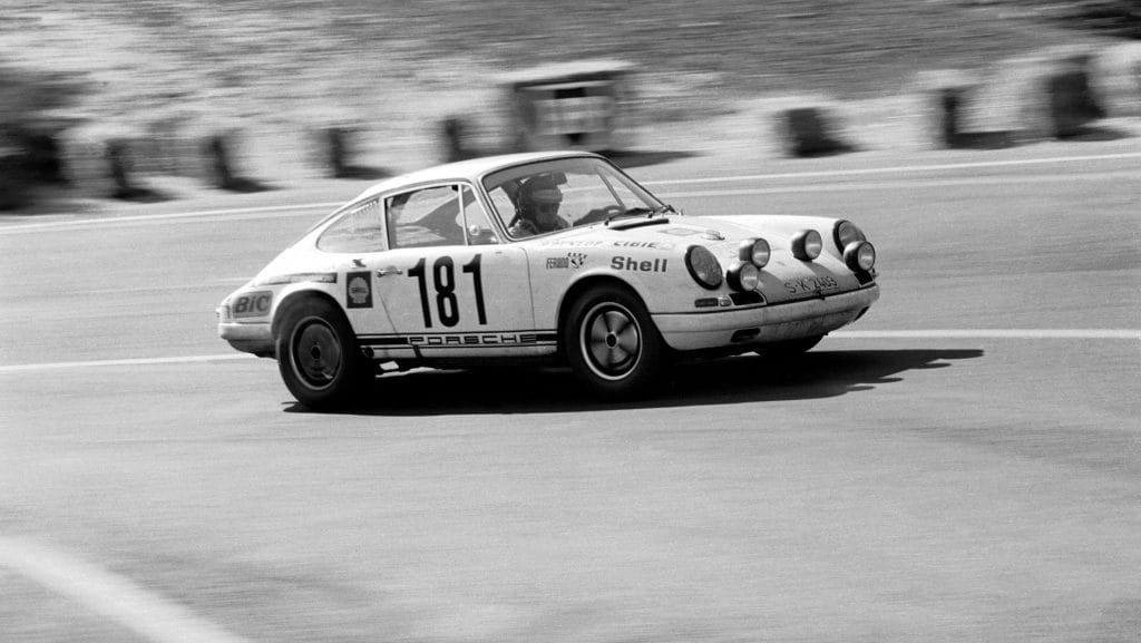 Gerard Larrousse bij de 'Tour de France', 1969, foto: Porsche AG