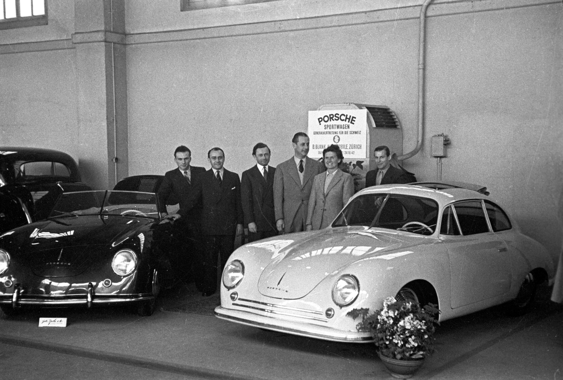 Publiekspresentatie van de Porsche 356, de allereerste deelname aan de Autosalon van Geneve