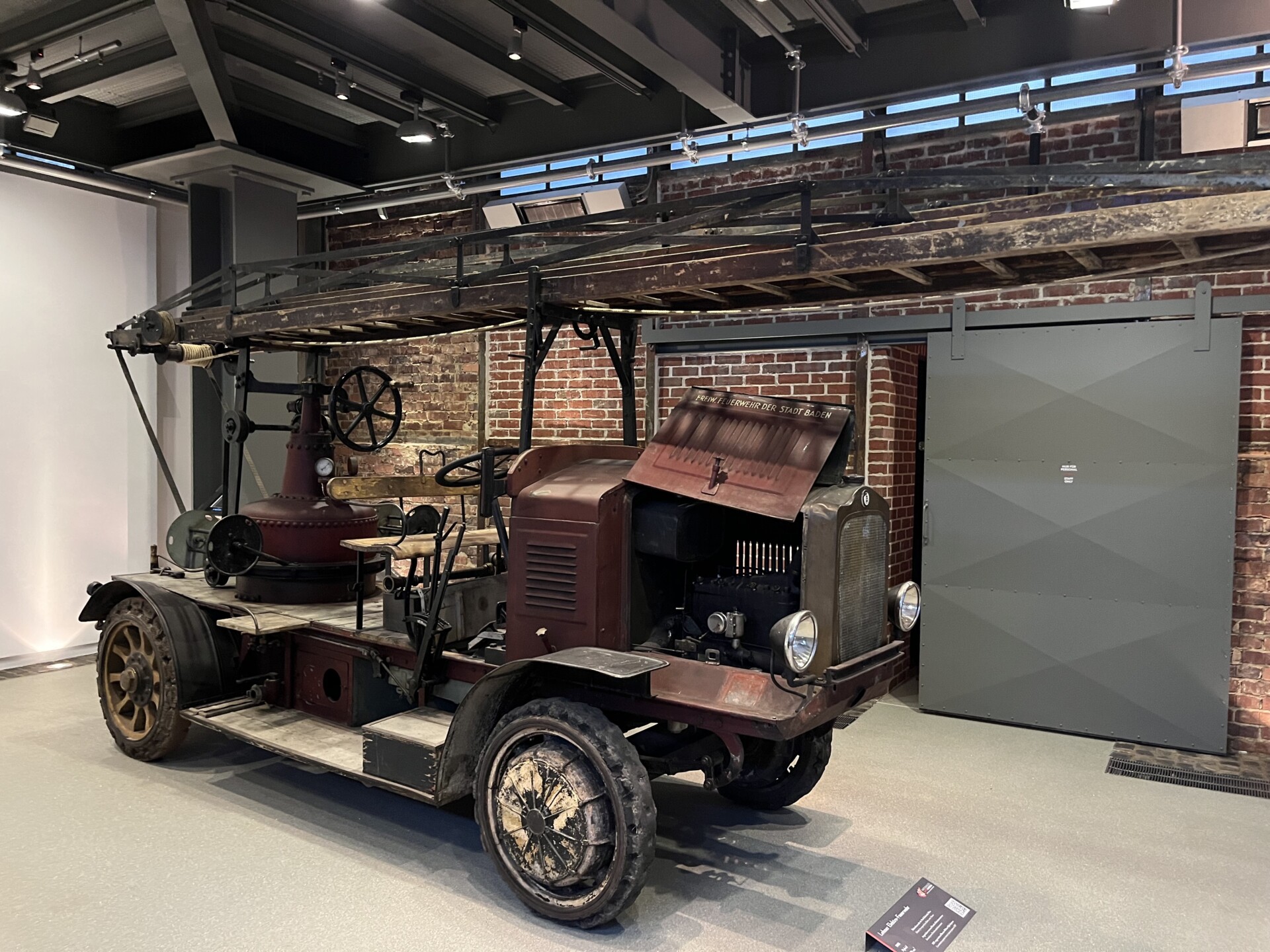 De Lohner-brandweerauto uit 1905, een ontwerp van Ferdinand Porsche, volledig elektrisch aangedreven. (Foto: Rebocar/R. de Boer)